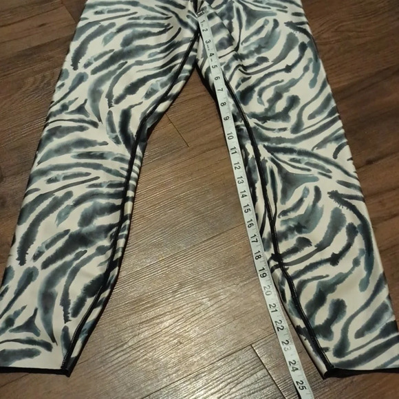 Good American Pearlescent White Water Color Zebra Print High Waist Leggings A40 - Picture 2 of 5